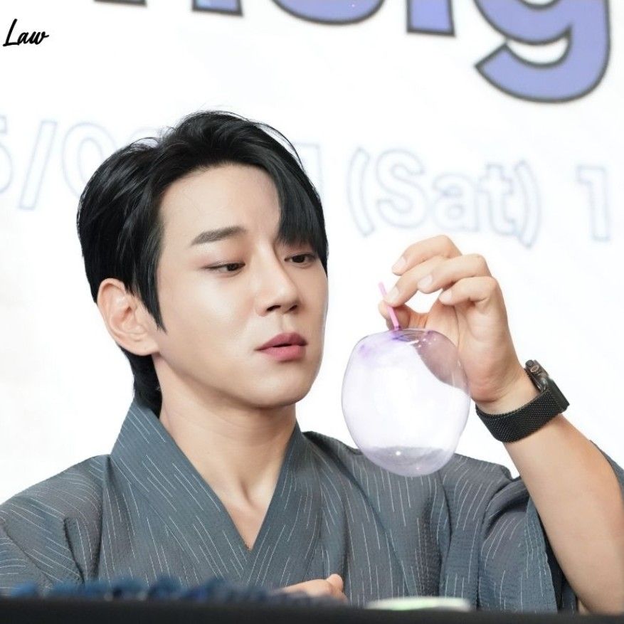 Latest photo of Hwang Chiyeol