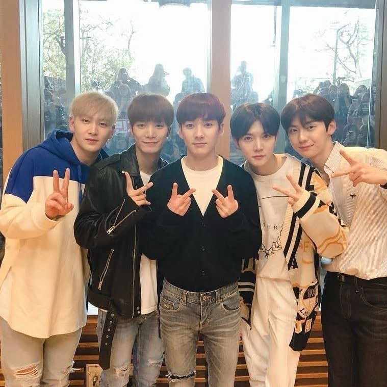 Behind-the-scenes cut of NU'EST