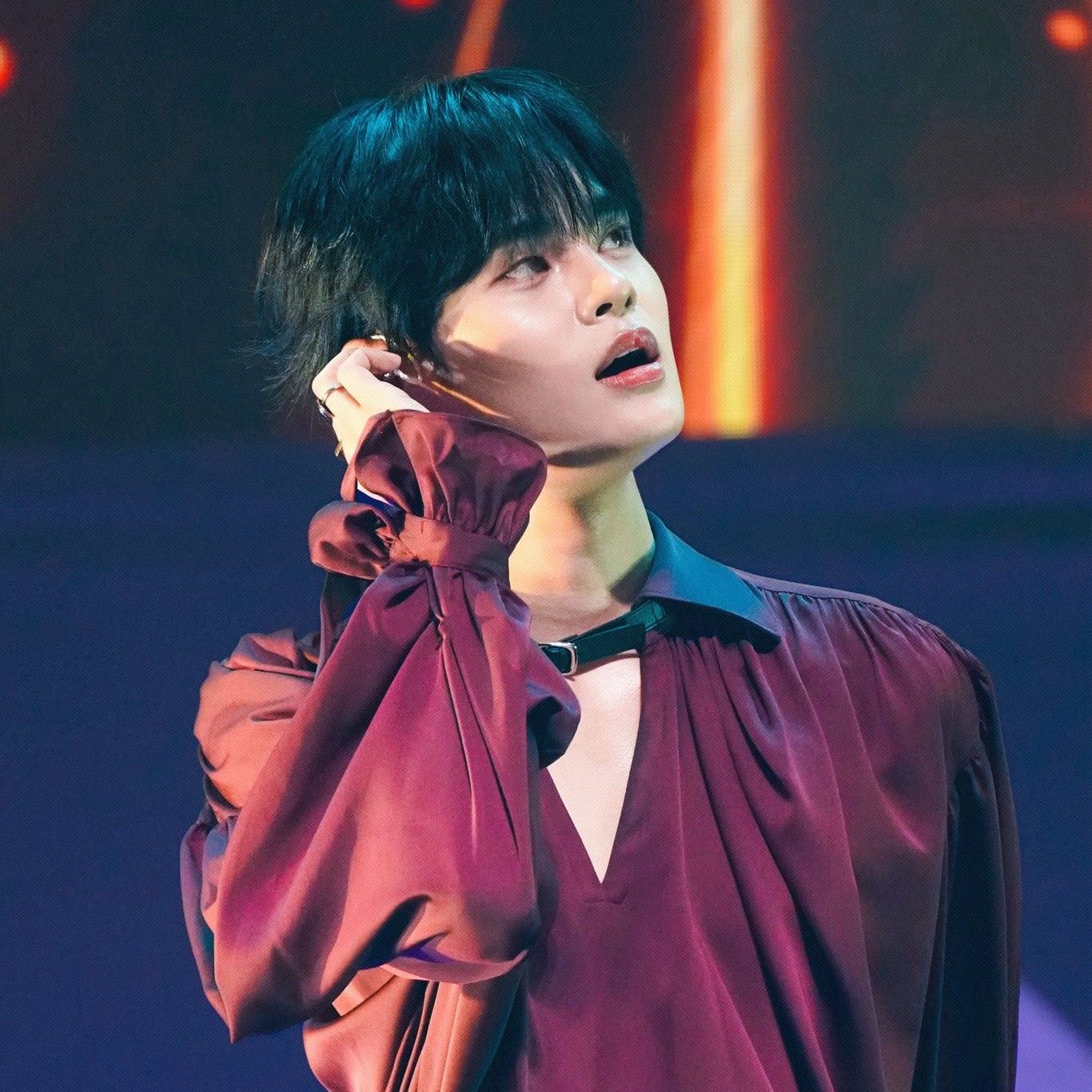 A moment captured by Lee Daehwi (AB6IX)'s fan