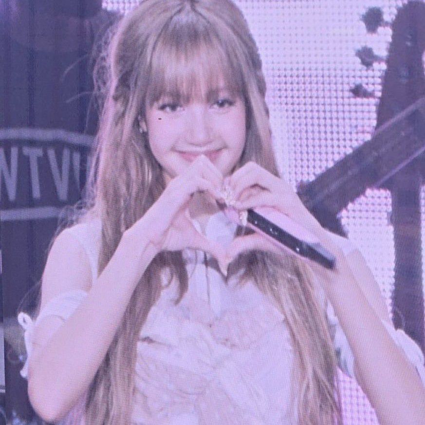Lisa (BLACKPINK)的最新照片