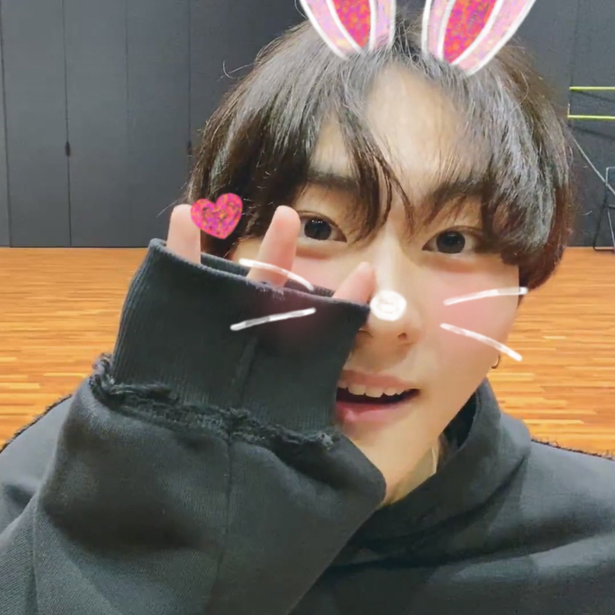 Latest photo of Jungwon (ENHYPEN)