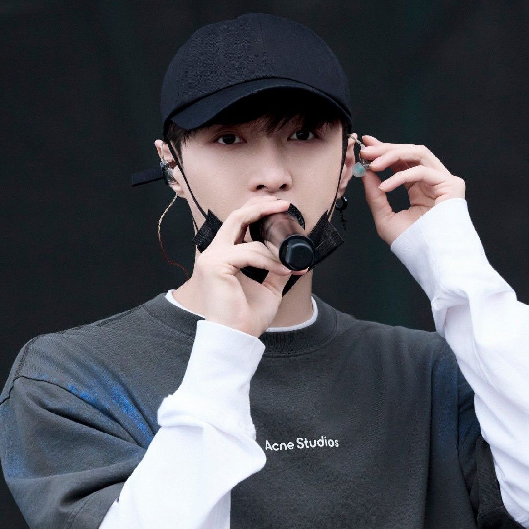 Recent activity shot of Lay (EXO)