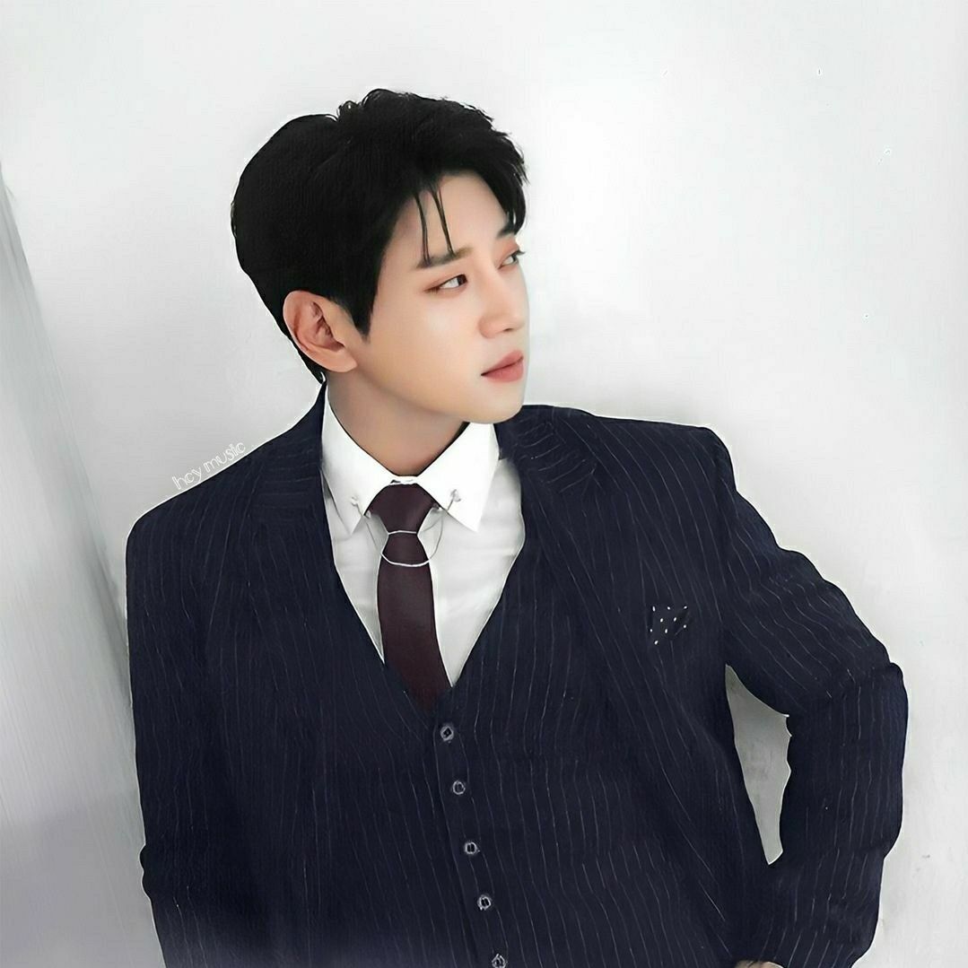 Foto aktivitas terbaru Hwang Chiyeol