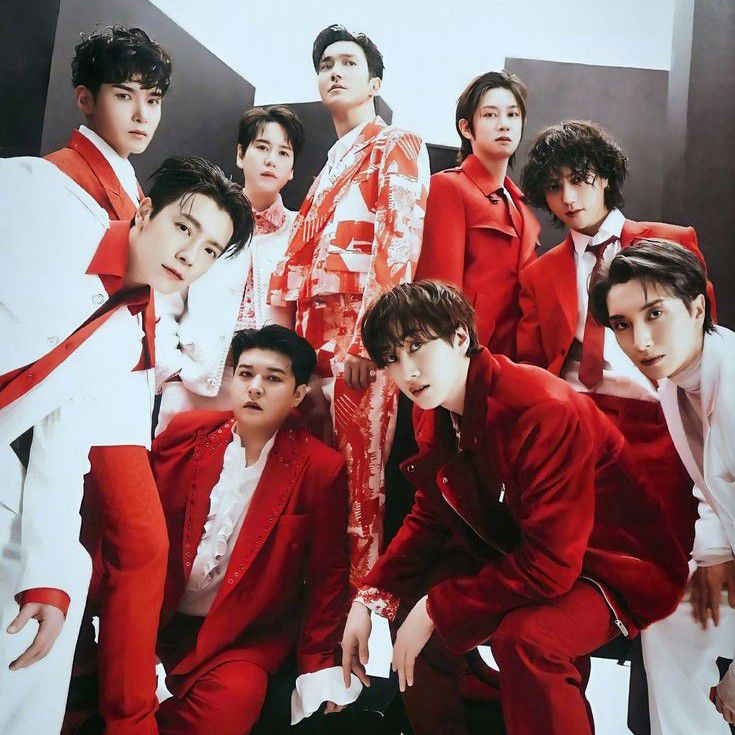 Behind-the-scenes cut of Super Junior