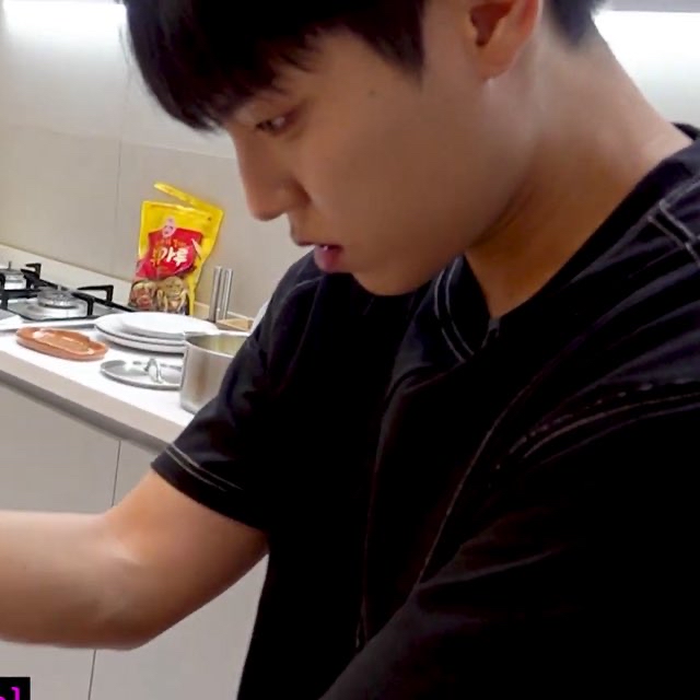 A moment captured by Park Woojin (AB6IX)'s fan