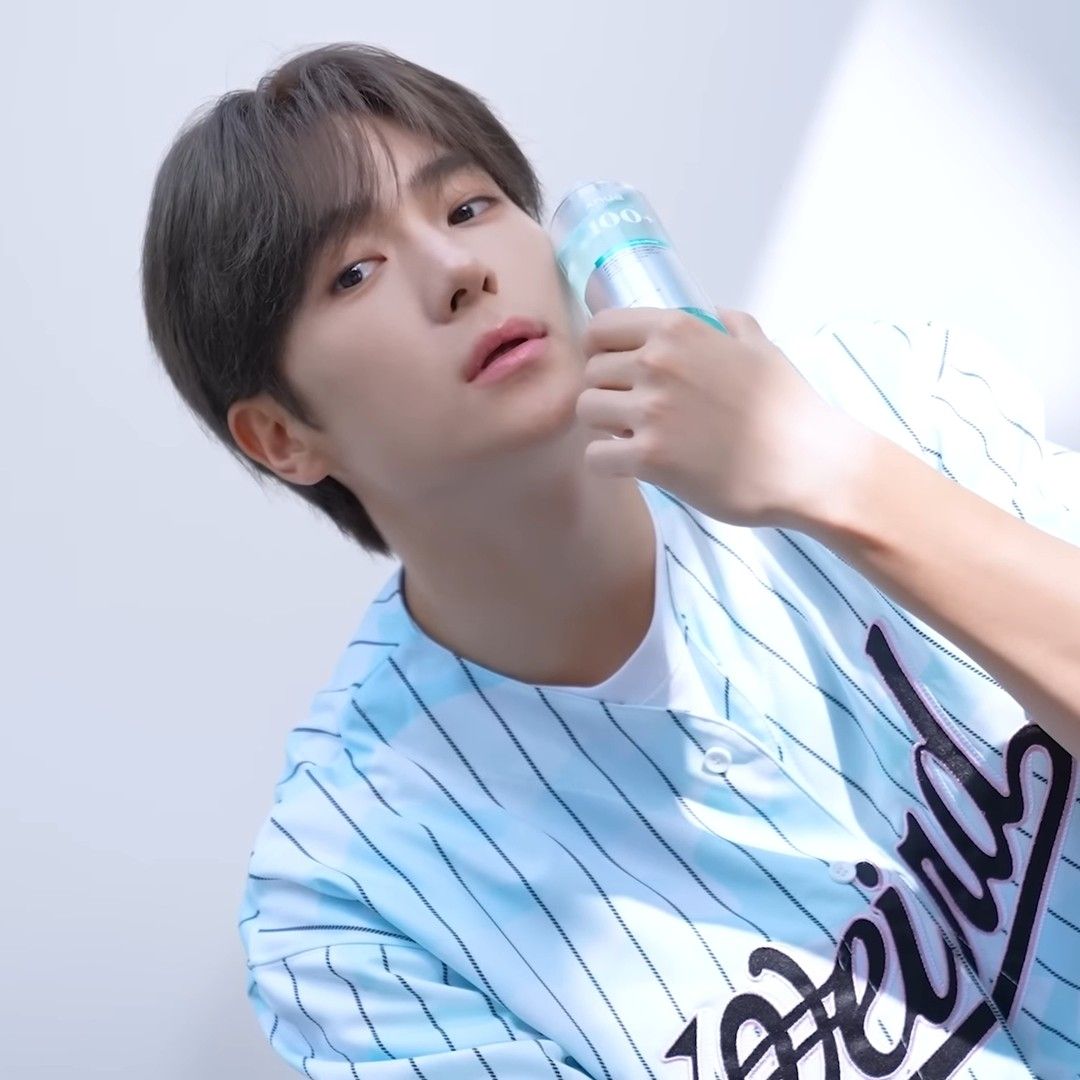 Recent activity shot of Hyunjae (THE BOYZ)