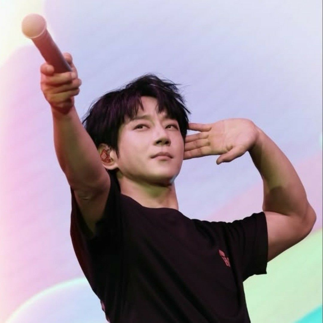 Latest photo of Hwang Chiyeol