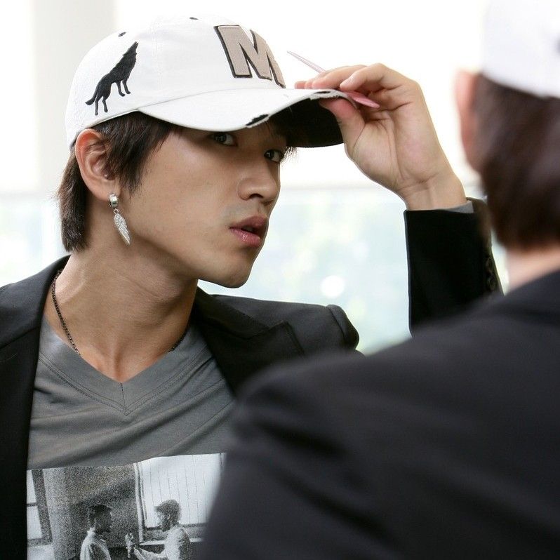 Behind-the-scenes cut of Lee Minwoo (SHINHWA)
