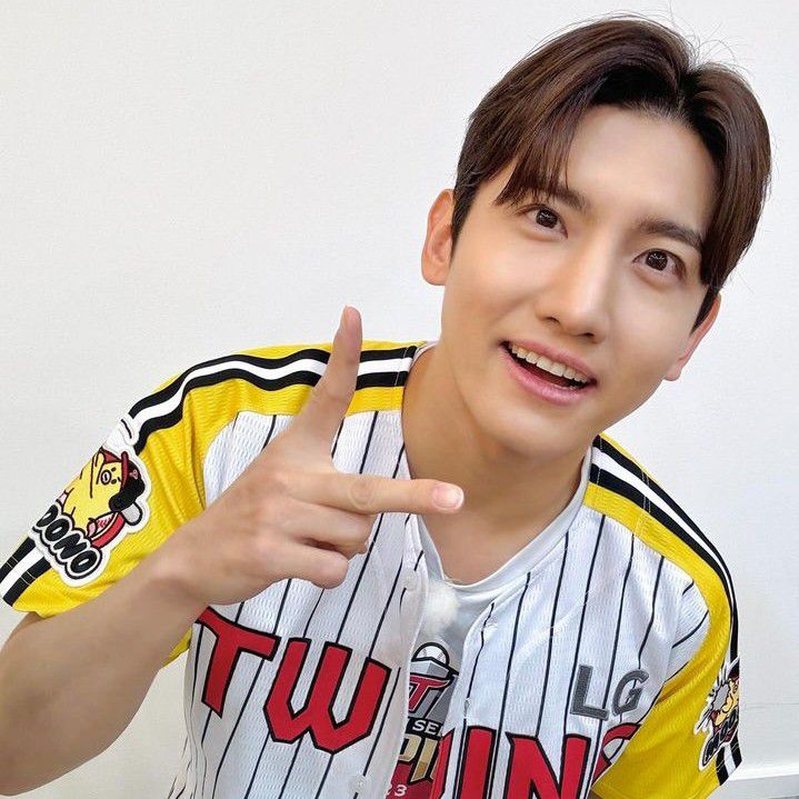 A moment captured by Max (TVXQ)'s fan