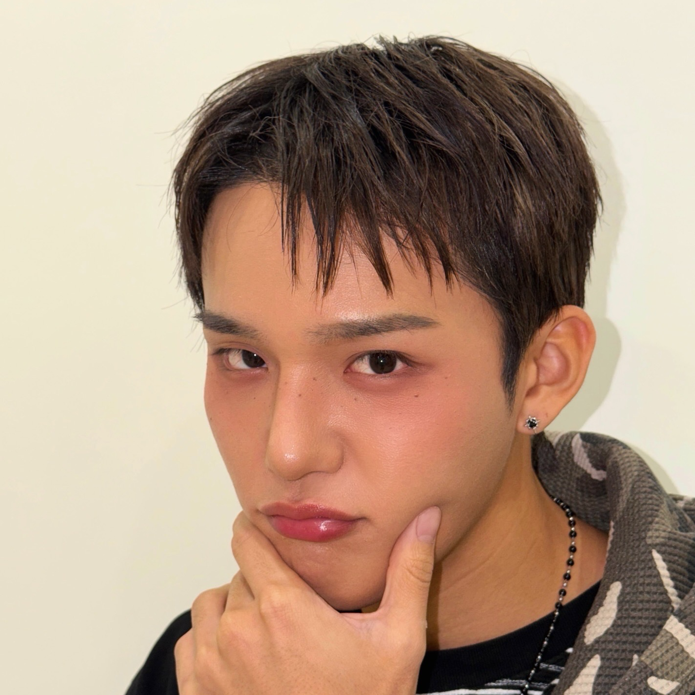 Behind-the-scenes cut of Seunghun (B.D.U)