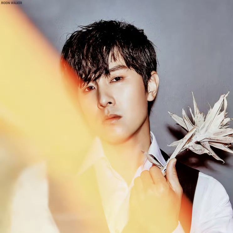 A moment captured by Kim Dongwan (SHINHWA)'s fan