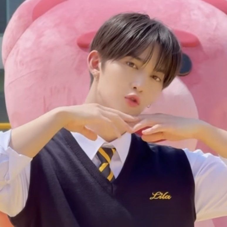 Behind-the-scenes cut of Bae Jinyoung