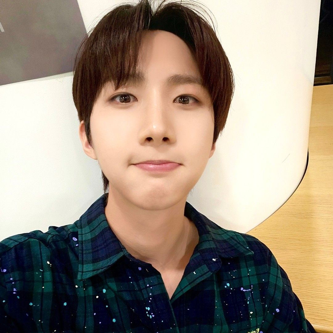 Recent activity shot of Hui (PENTAGON)