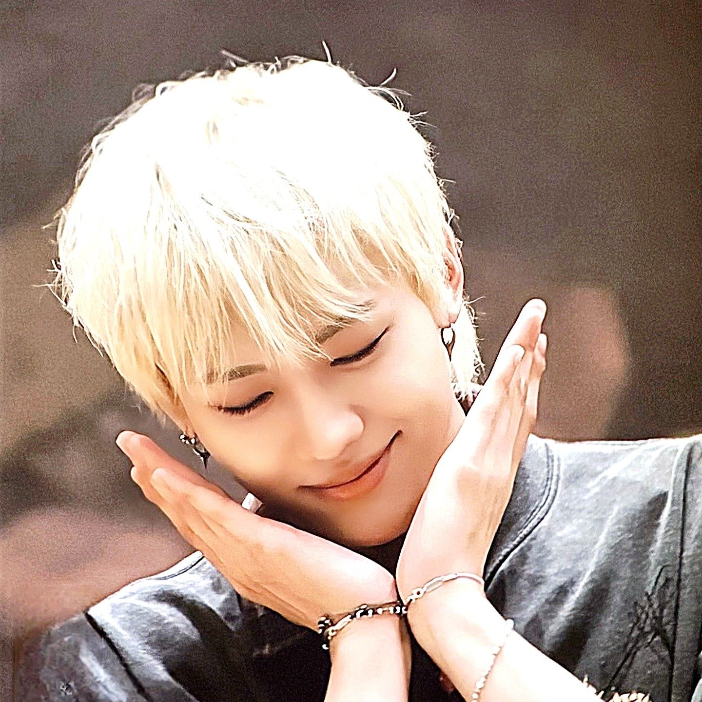 Behind-the-scenes cut of Junhyeok (TNX)