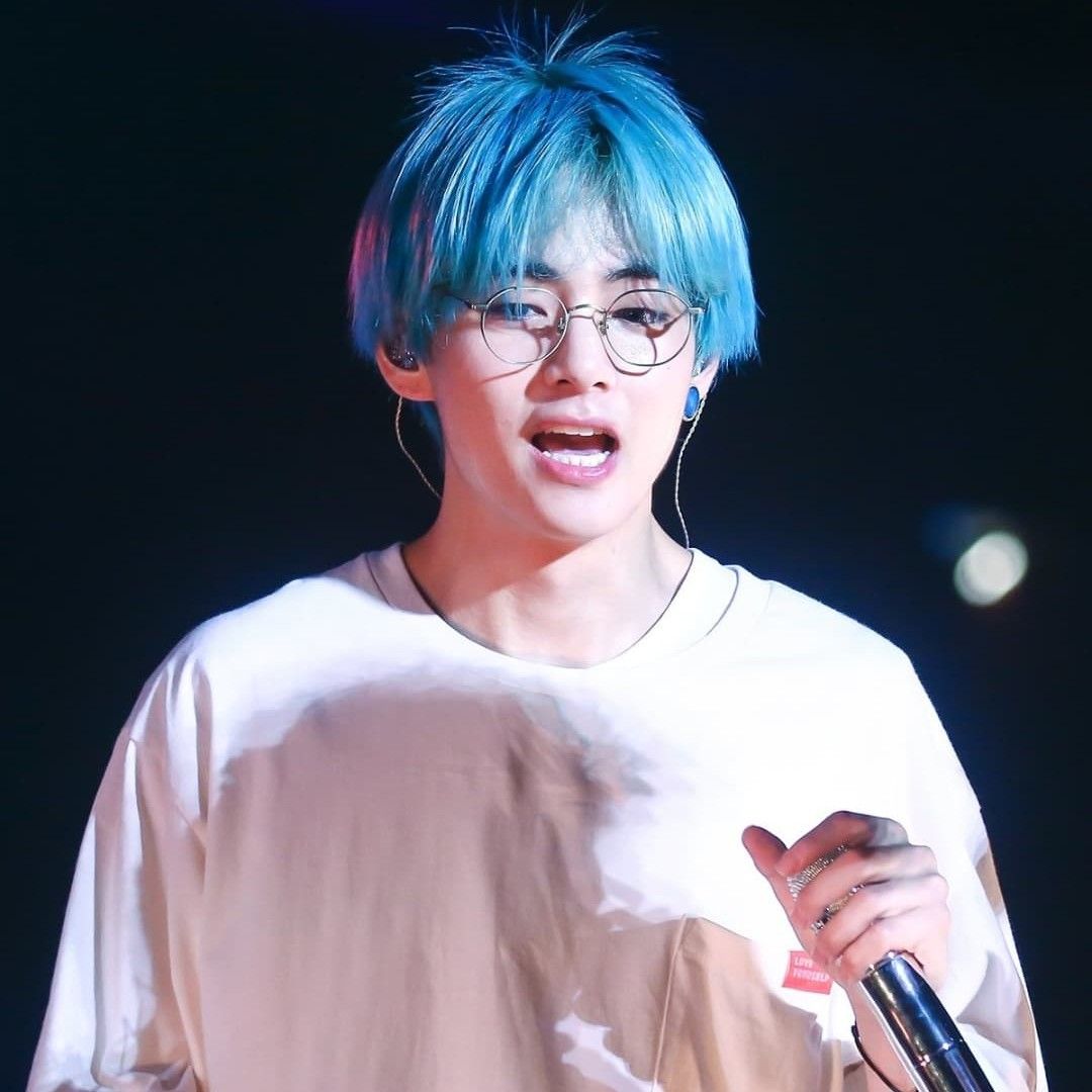 A moment captured by V (BTS)'s fan