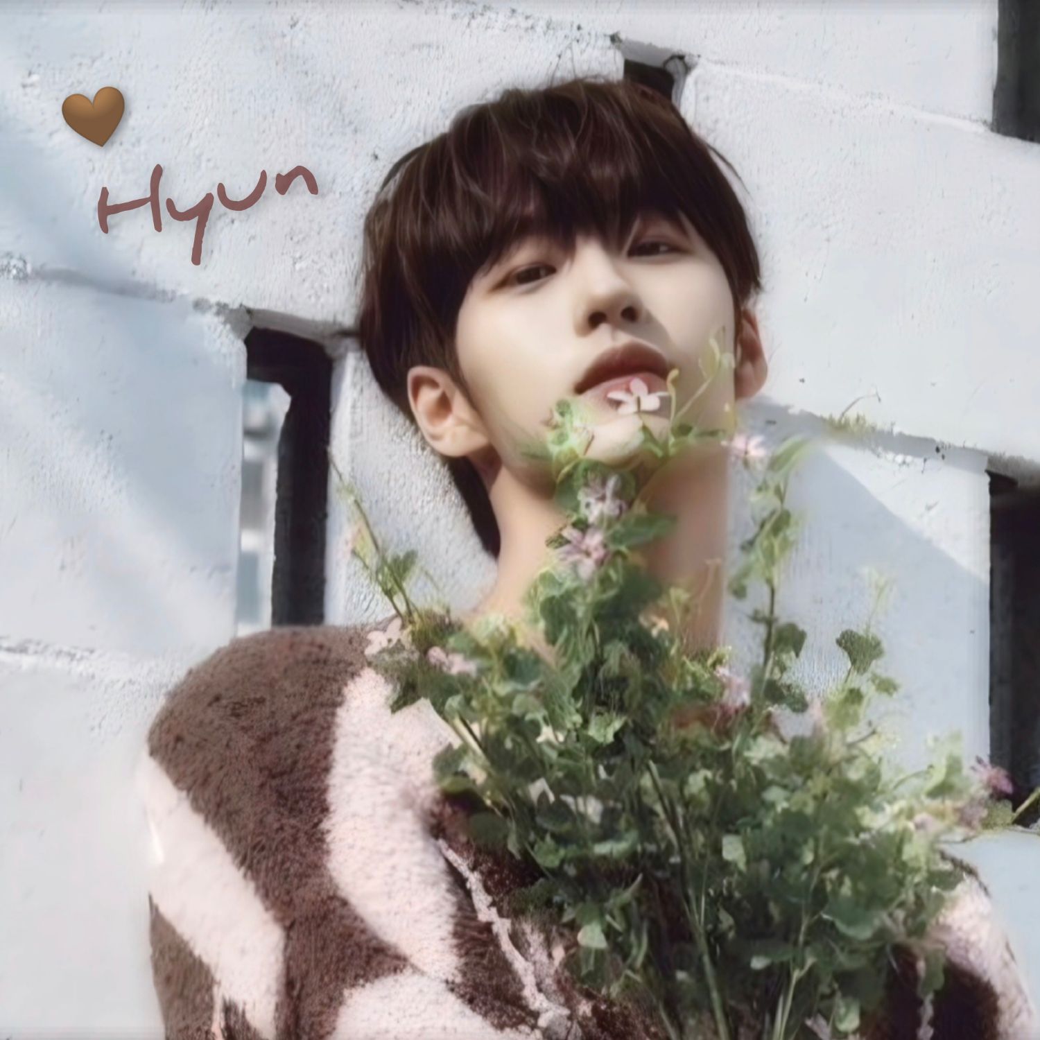 A moment captured by Hyun's fan