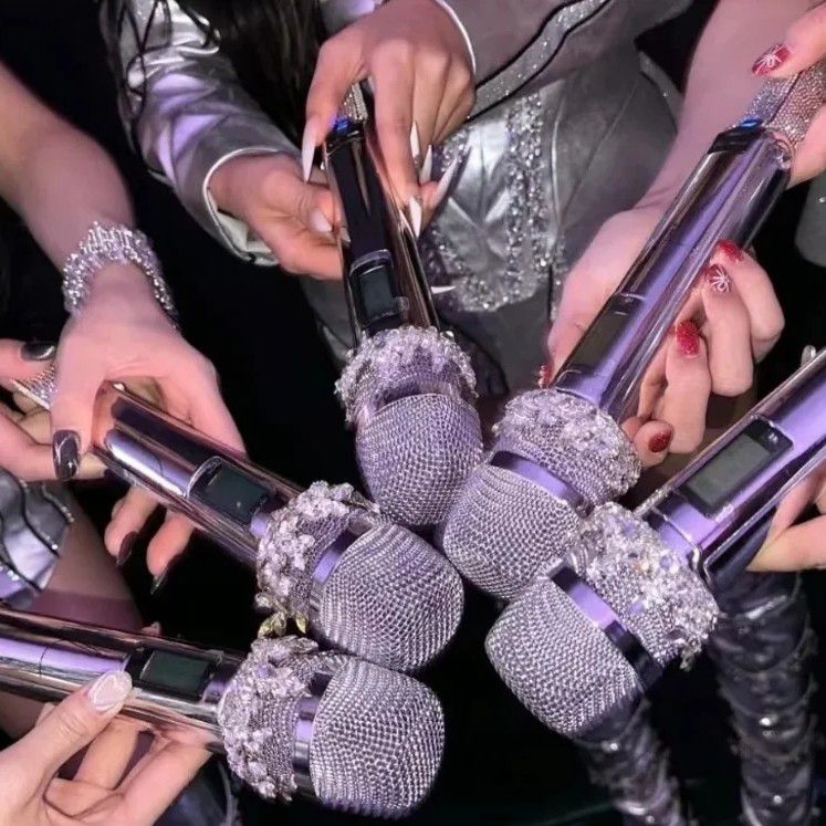 A moment captured by i-dle's fan
