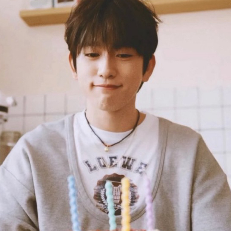 Latest photo of Jinyoung (GOT7)