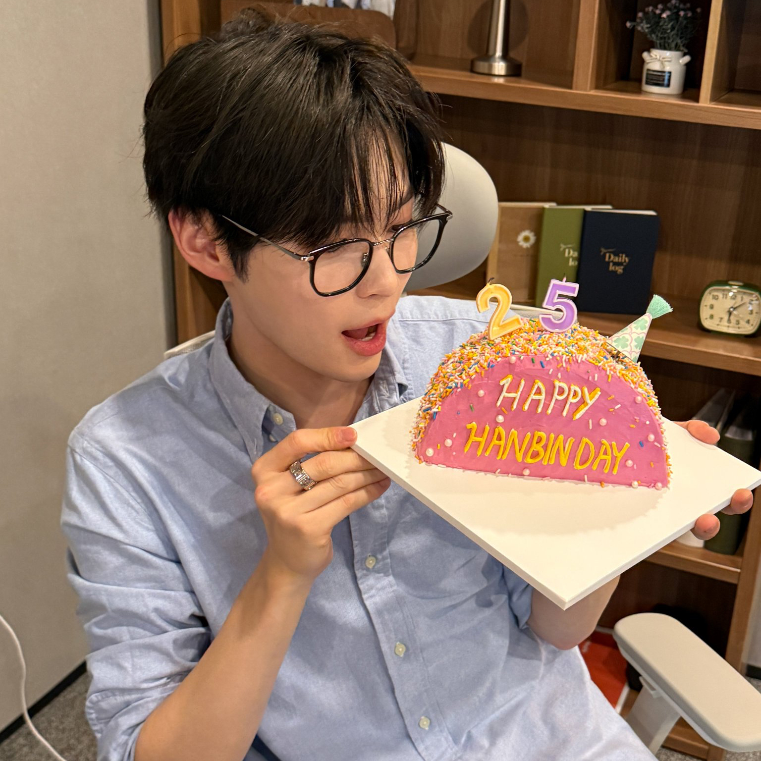 Recent activity shot of Sung Hanbin (ZEROBASEONE)