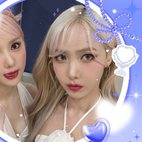 A moment captured by VIVIZ's fan