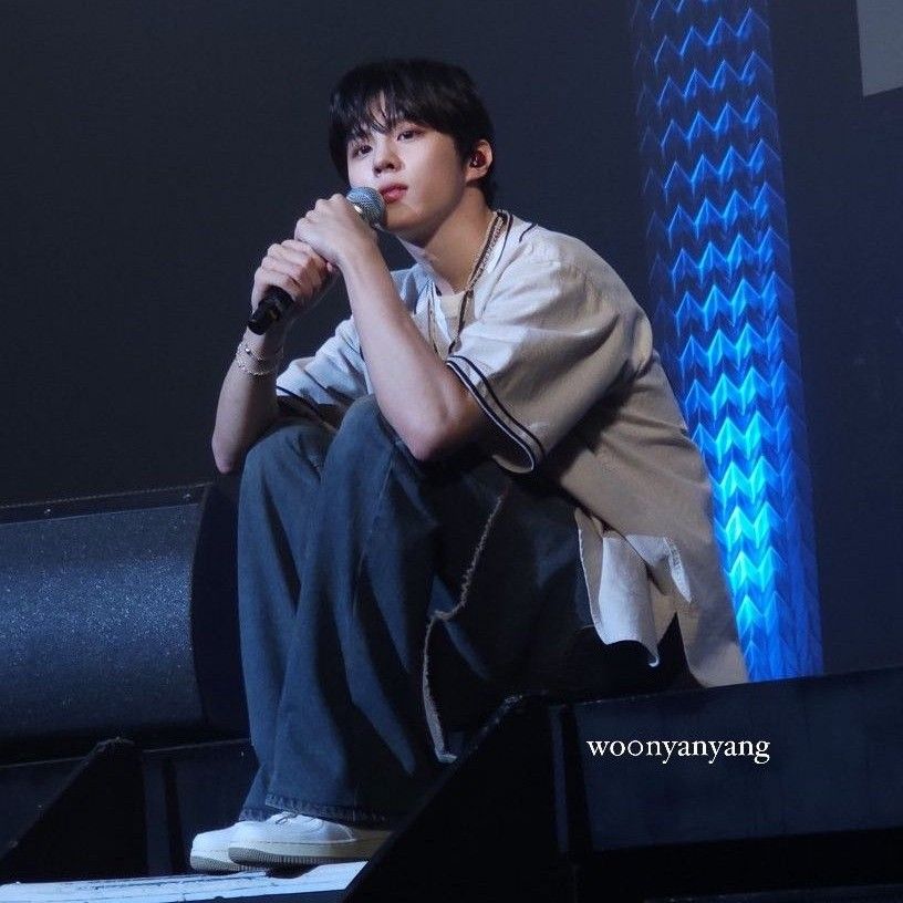 Behind-the-scenes cut of Kim Wooseok