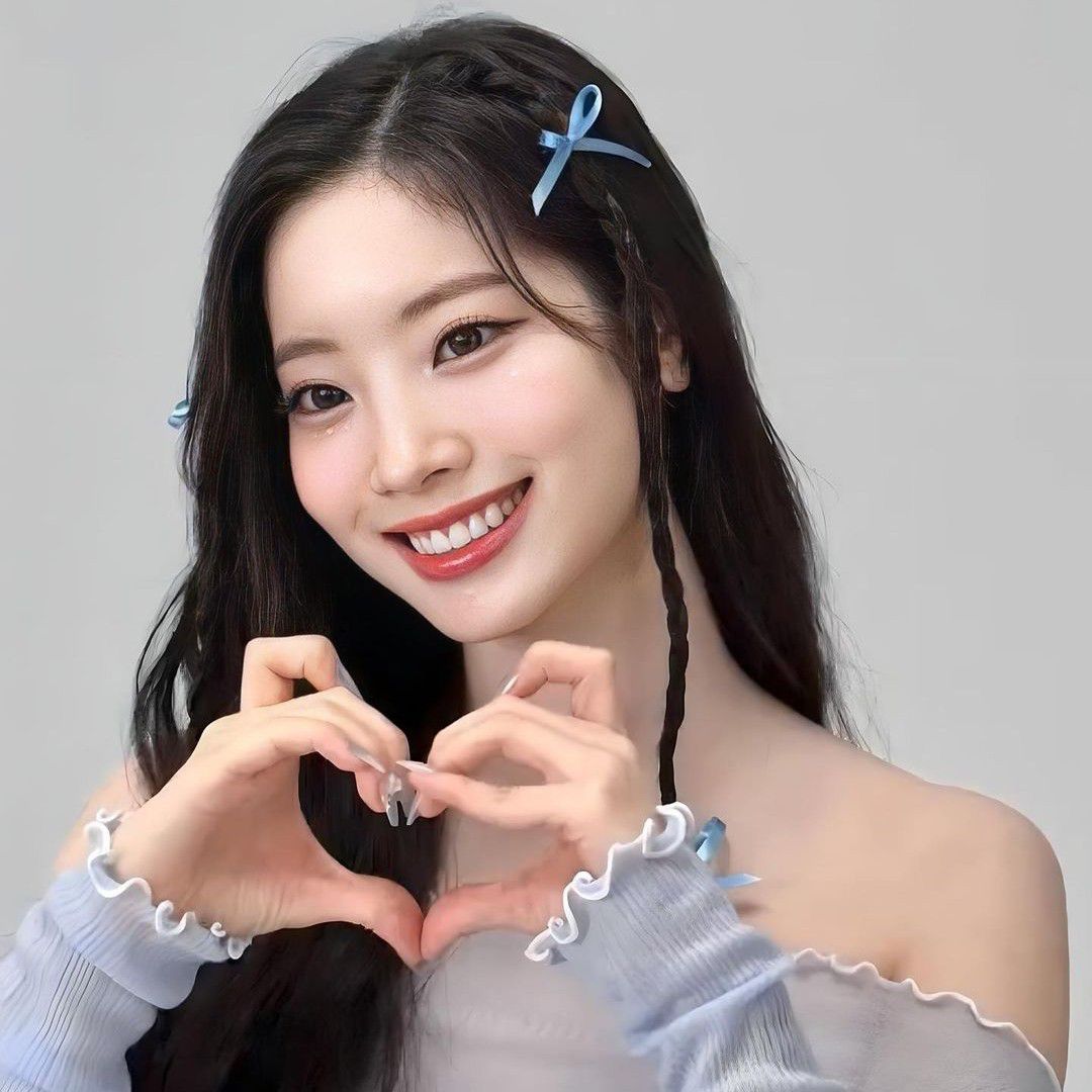 Behind-the-scenes cut of Dahyun (TWICE)