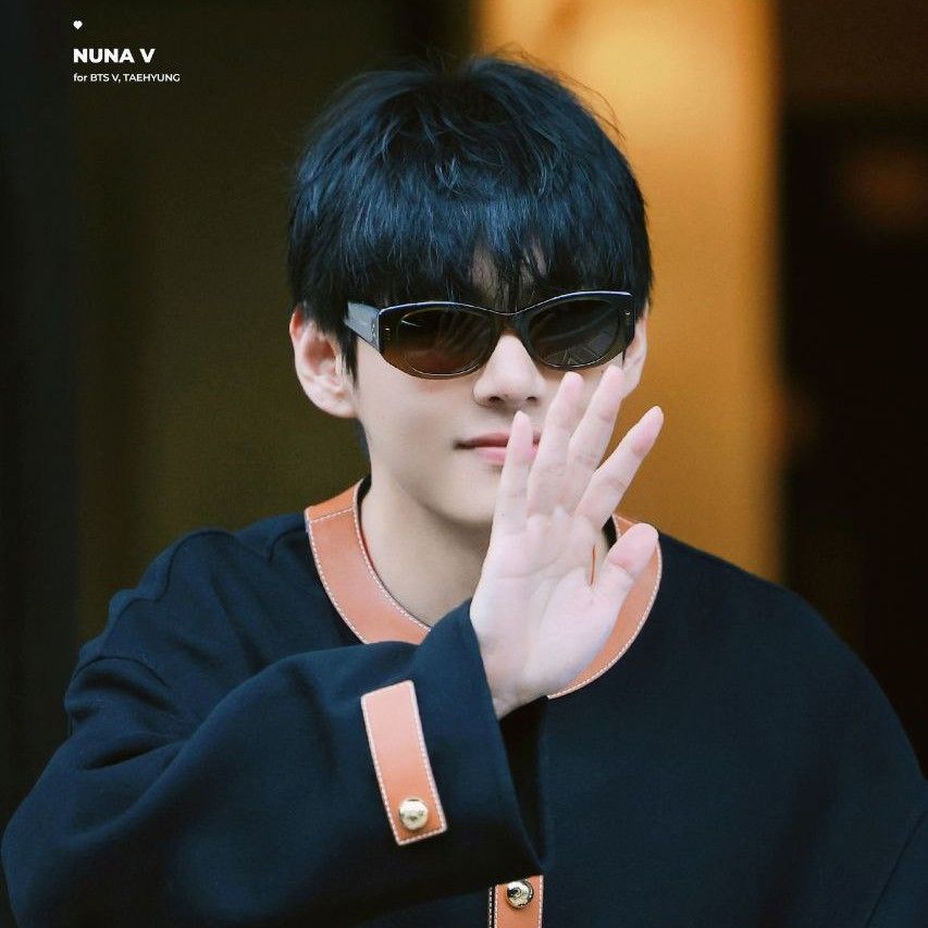 뷔 (방탄소년단) 최근 활동샷