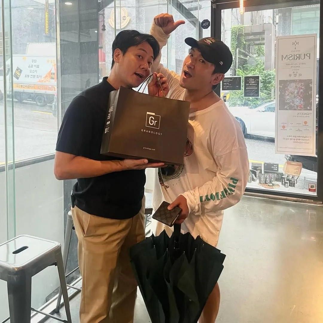 A moment captured by Lee Minwoo (SHINHWA)'s fan