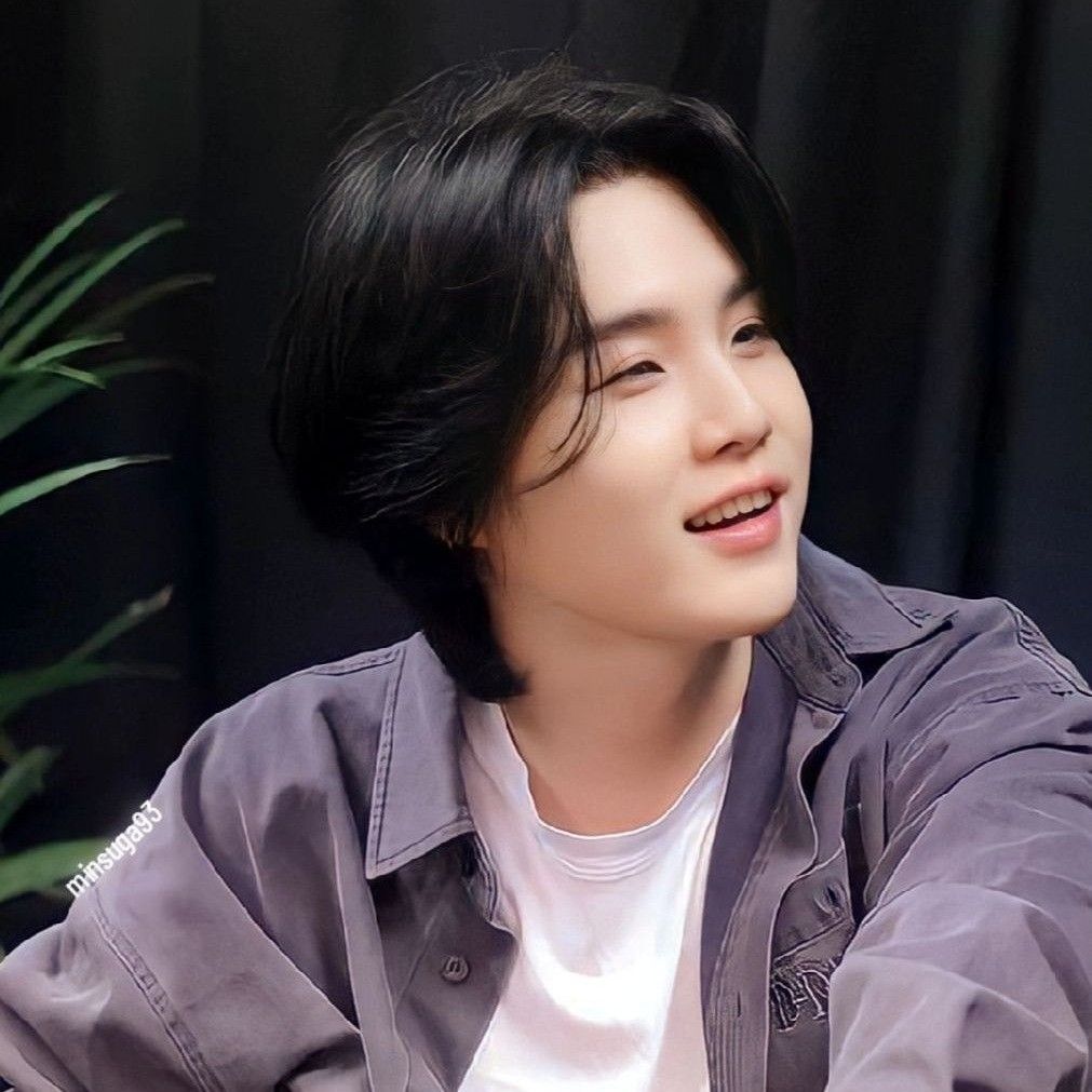 Foto aktivitas terbaru SUGA (BTS)