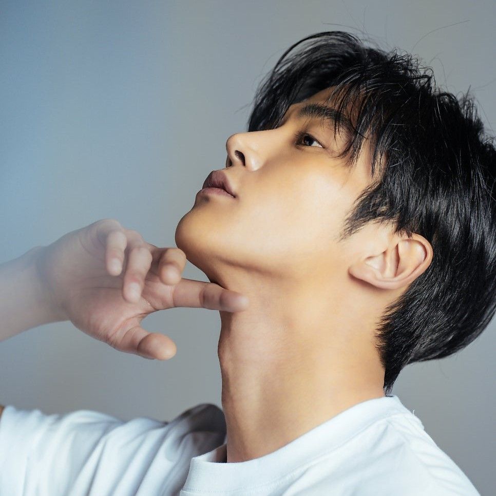Behind-the-scenes cut of Rowoon