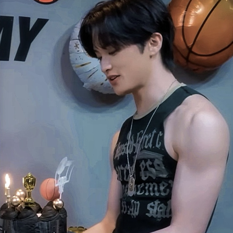 A moment captured by Mark (NCT 127, NCT DREAM)'s fan