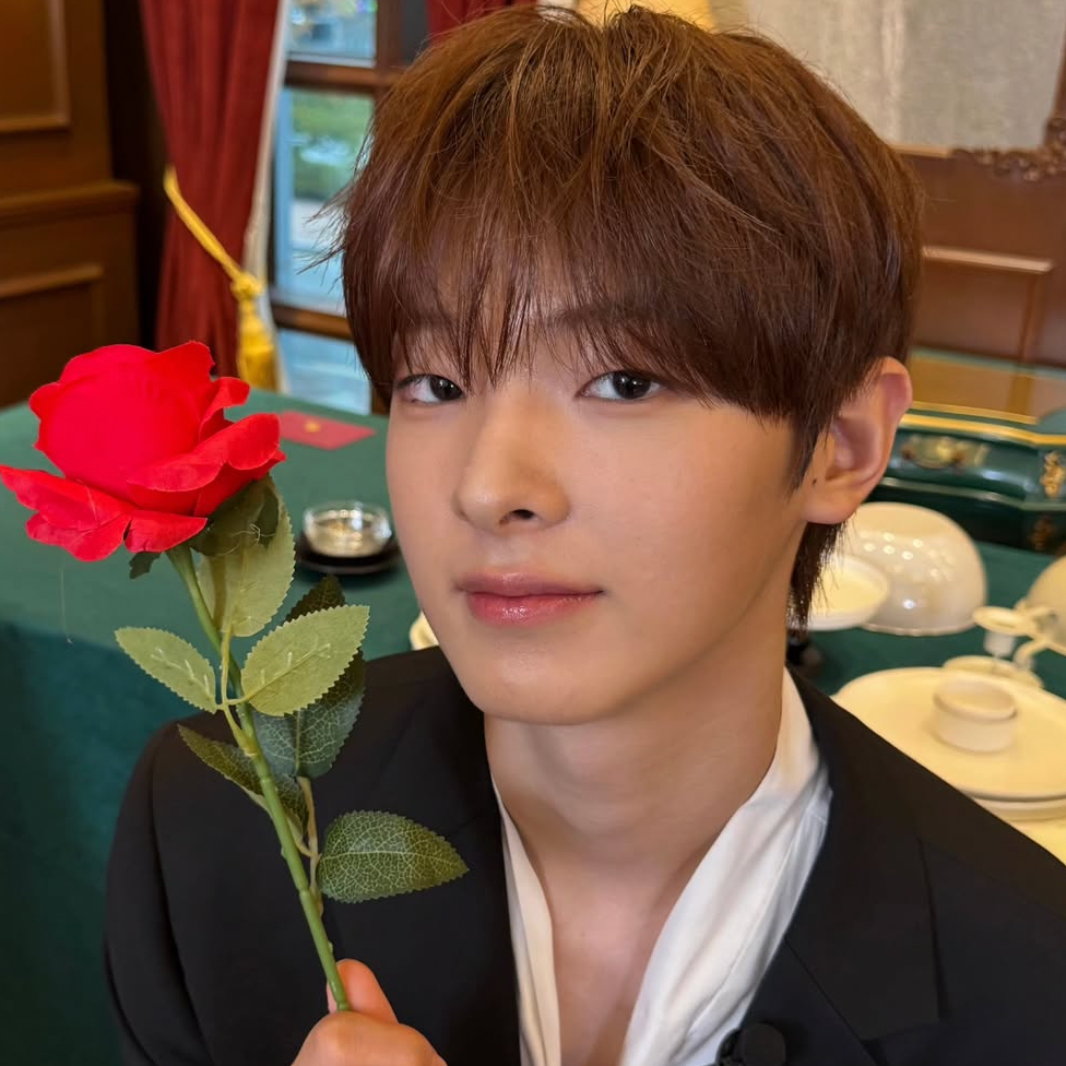 Behind-the-scenes cut of Kang Woojin