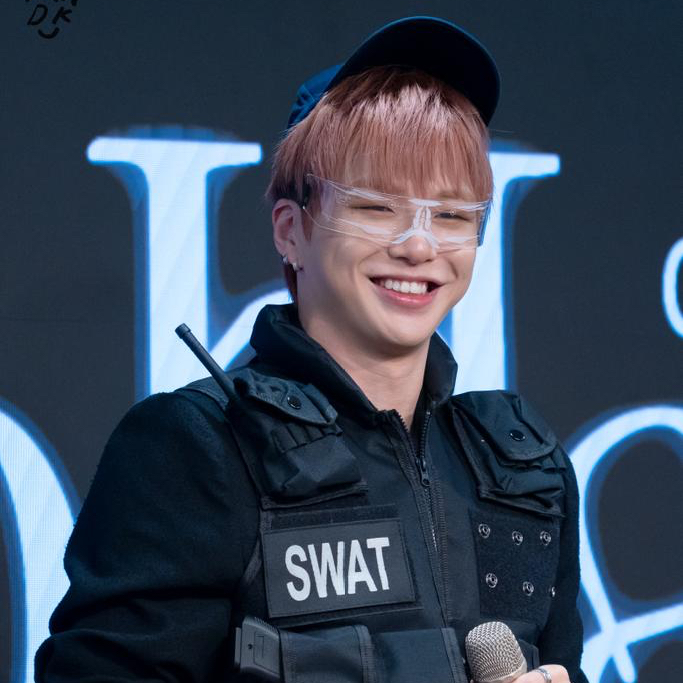 Behind-the-scenes cut of Kang Daniel