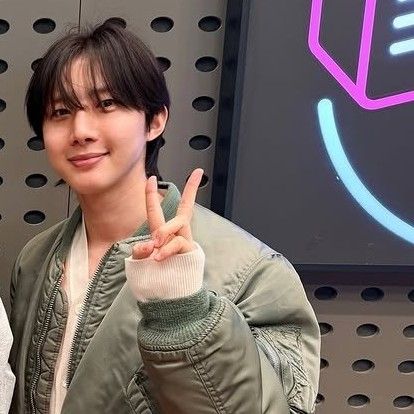 Recent activity shot of Hui (PENTAGON)