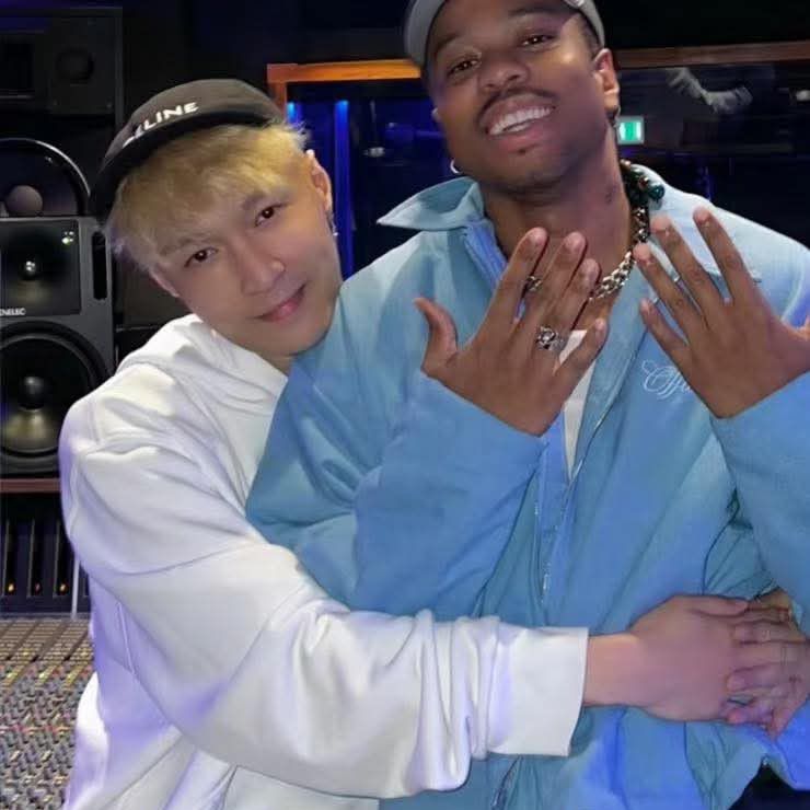 Behind-the-scenes cut of Lay (EXO)