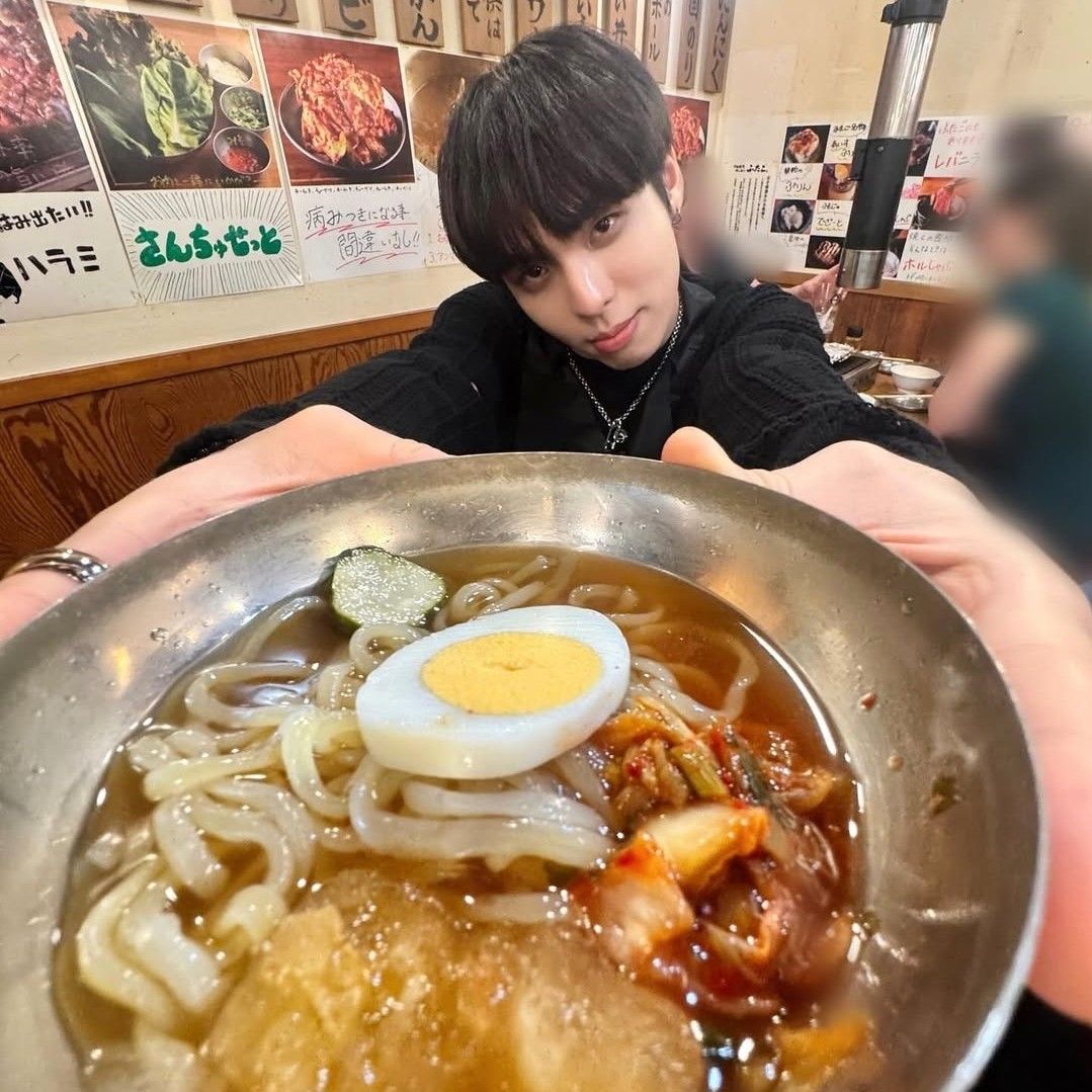 Behind-the-scenes cut of BX (CIX)