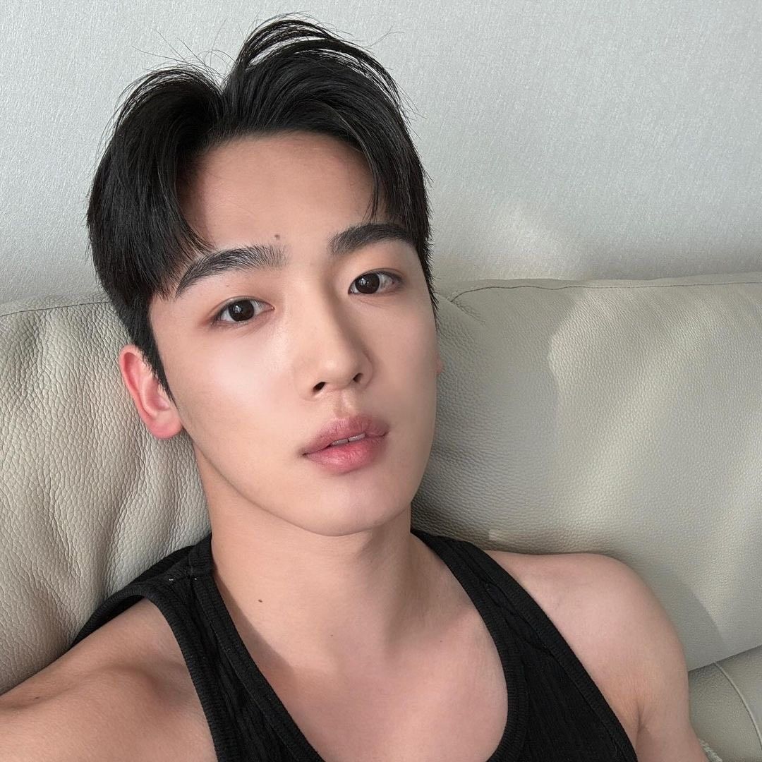 Behind-the-scenes cut of Kim Yohan (WEi)