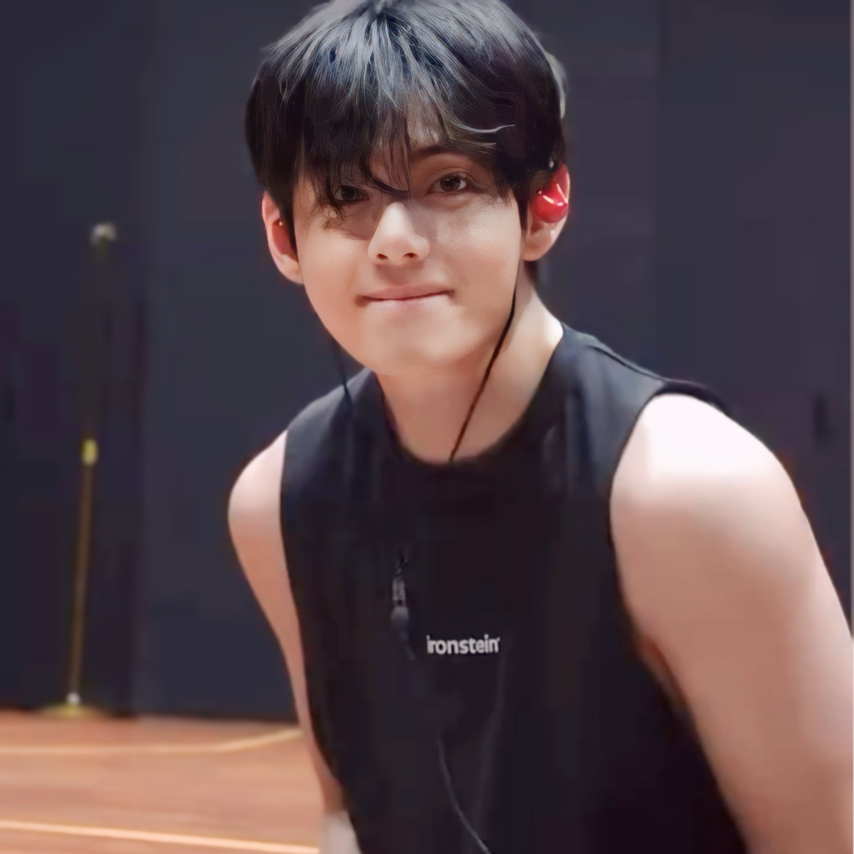 뷔 (방탄소년단)의 최신 사진