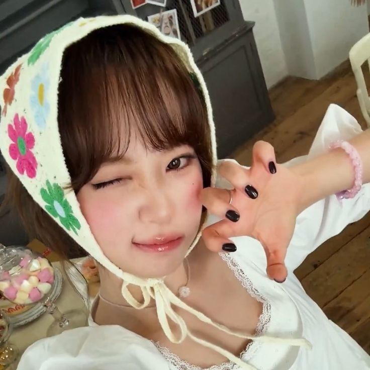 Latest photo of Kim Chaewon (LE SSERAFIM)
