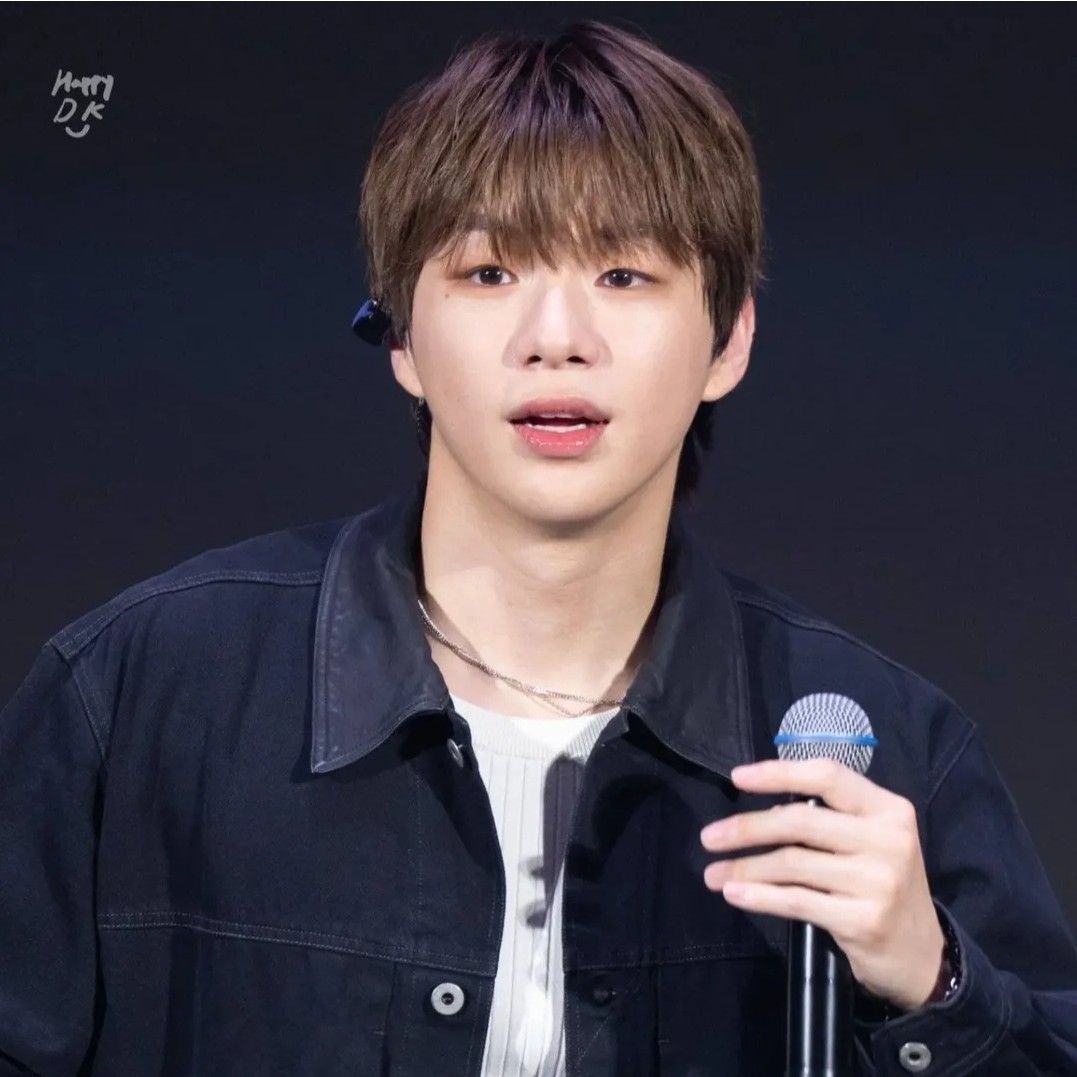 강다니엘의 비하인드 컷