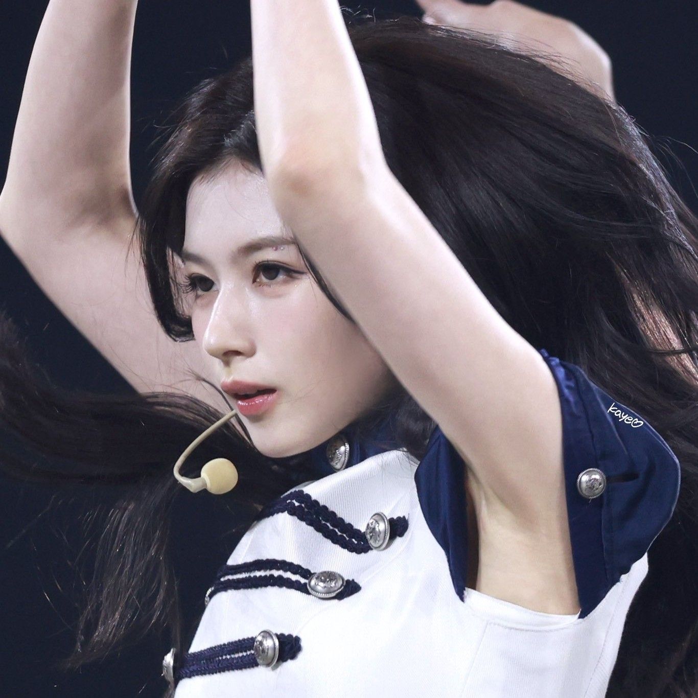 사나 (TWICE) 최근 활동샷