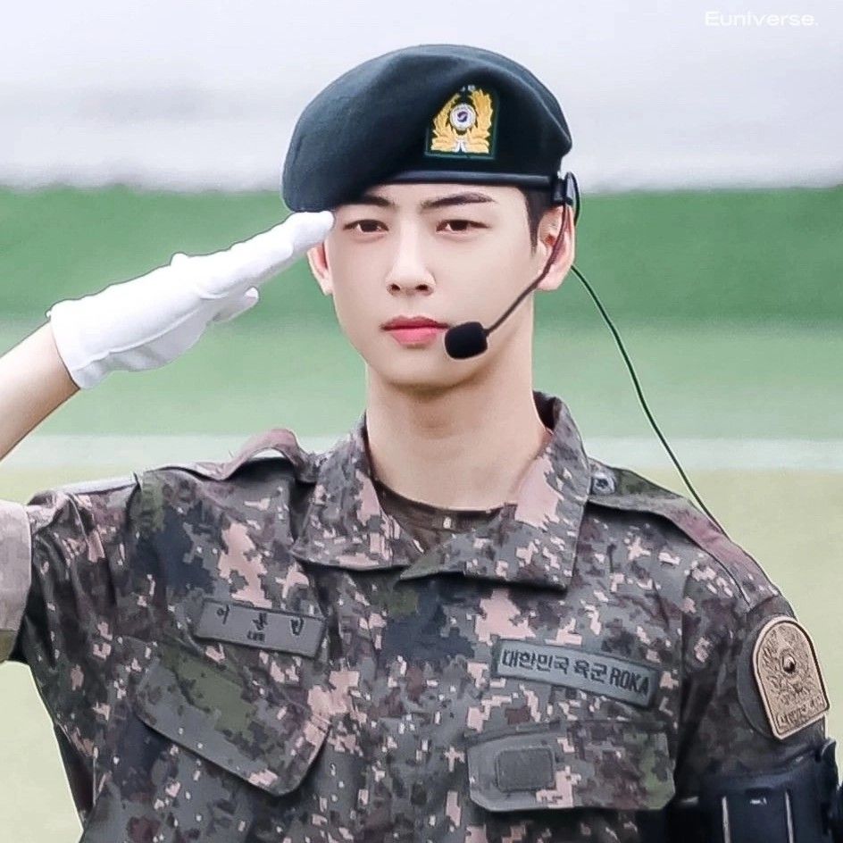 Foto aktivitas terbaru Eunwoo (ASTRO)