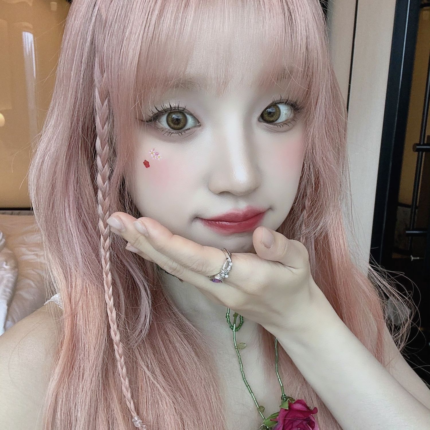 Behind-the-scenes cut of Yuqi (i-dle)