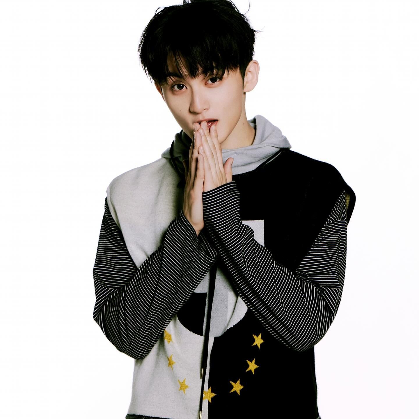 Behind-the-scenes cut of Mark (NCT 127, NCT DREAM)