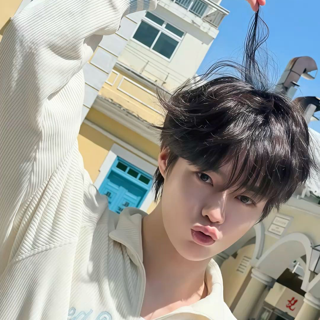 Behind-the-scenes cut of Hanbin (TEMPEST)