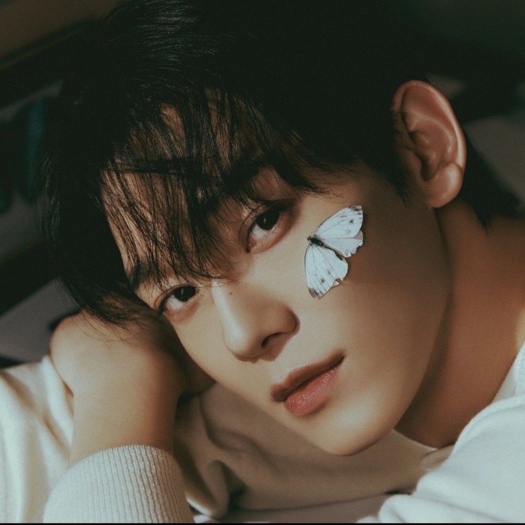 Behind-the-scenes cut of Chen (EXO)