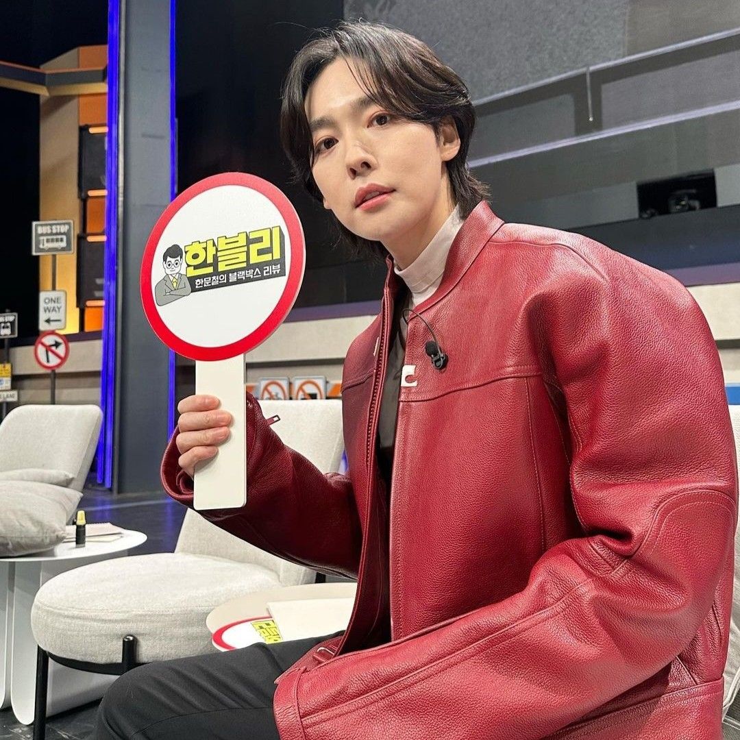 Behind-the-scenes cut of Jinwoo (WINNER)