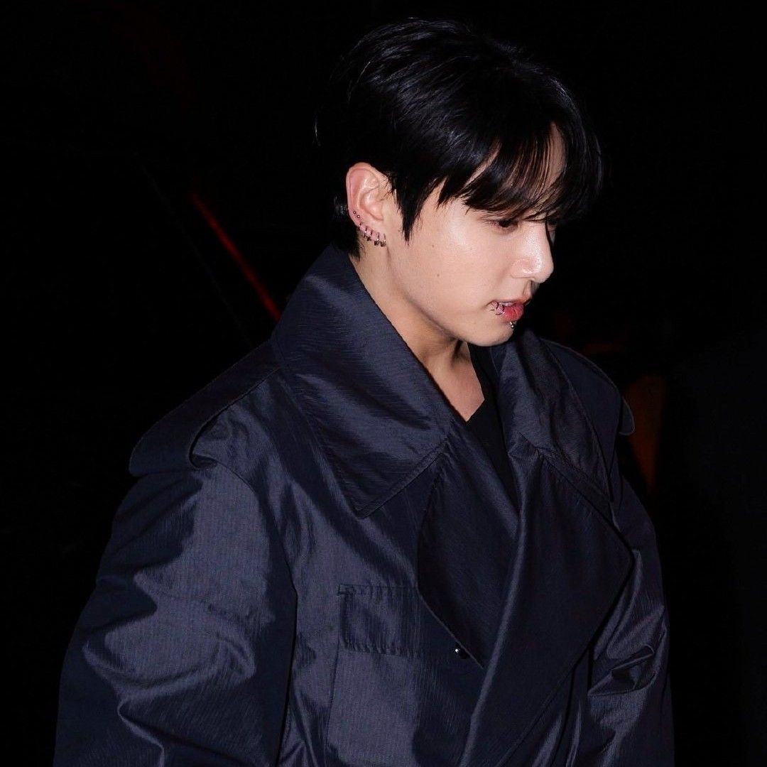 Foto aktivitas terbaru Jungkook (BTS)