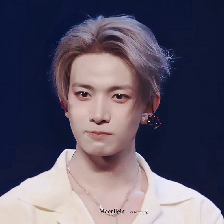 Foto terbaru Heeseung (ENHYPEN)