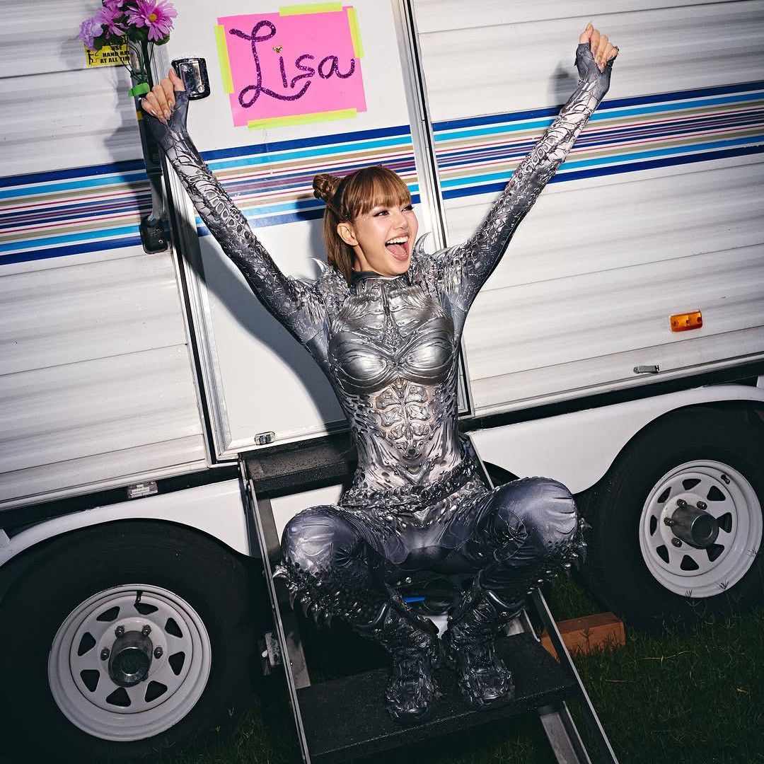 Behind-the-scenes cut of Lisa (BLACKPINK)